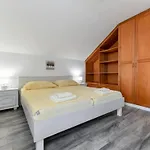 Four Bedroom With Hot Tub * Pašman