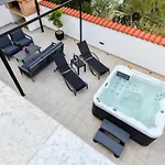 Tatil Evi Four Bedroom With Hot Tub