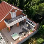 Tatil Evi Four Bedroom With Hot Tub
