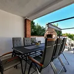 Four Bedroom With Hot Tub Tatil Evi Pašman
