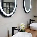 Four Bedroom With Hot Tub *