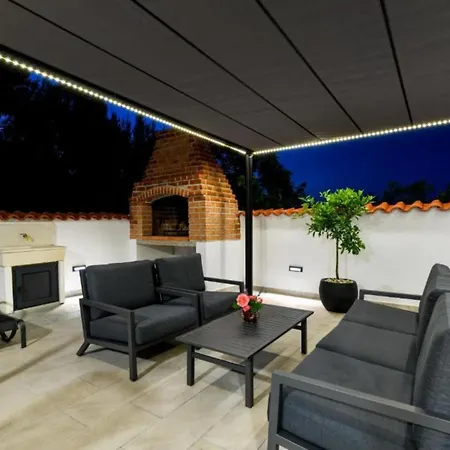 Four Bedroom With Hot Tub Prázdninový dům *