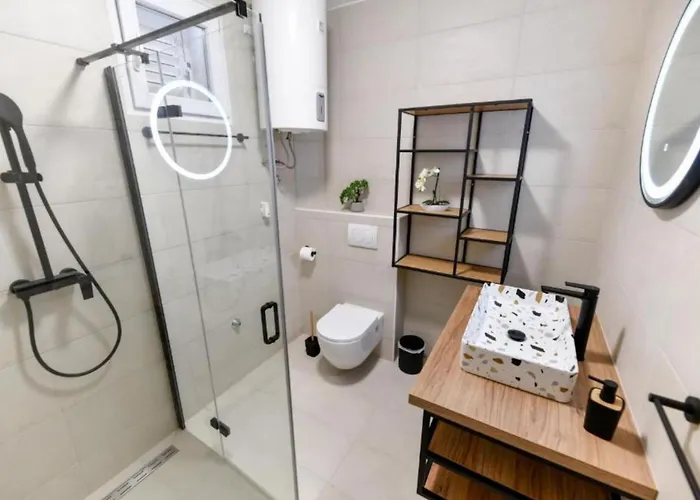 Four Bedroom With Hot Tub Dom wakacyjny *