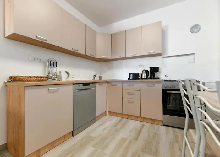 Four Bedroom With Hot Tub Σπίτι διακοπών *