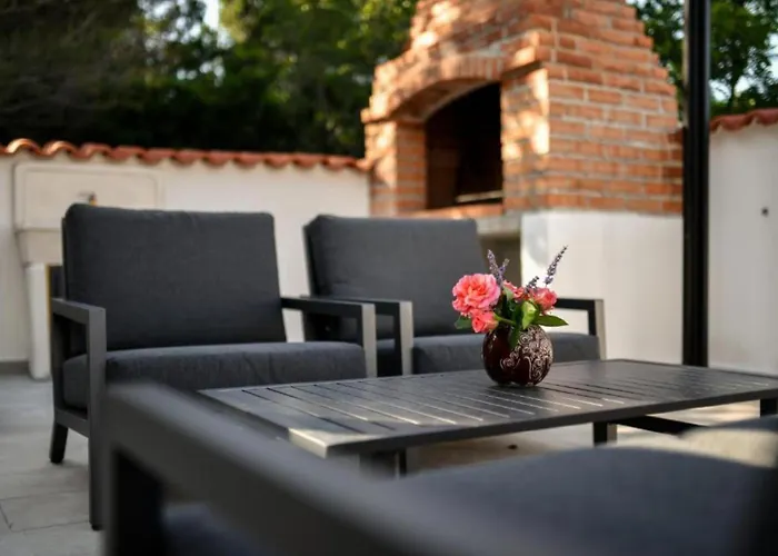 Four Bedroom With Hot Tub *